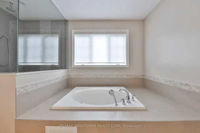 Additional image 29 of 2163 Vineland Cres