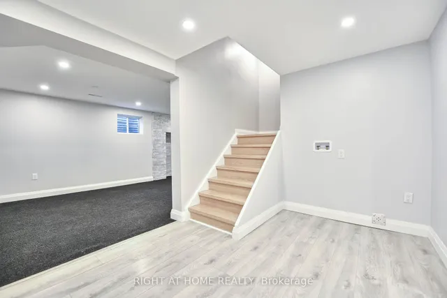 Additional image 35 of 1517 Queensbury Cres