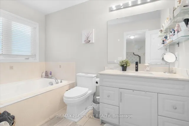 Additional image 21 of 56 Natronia Tr