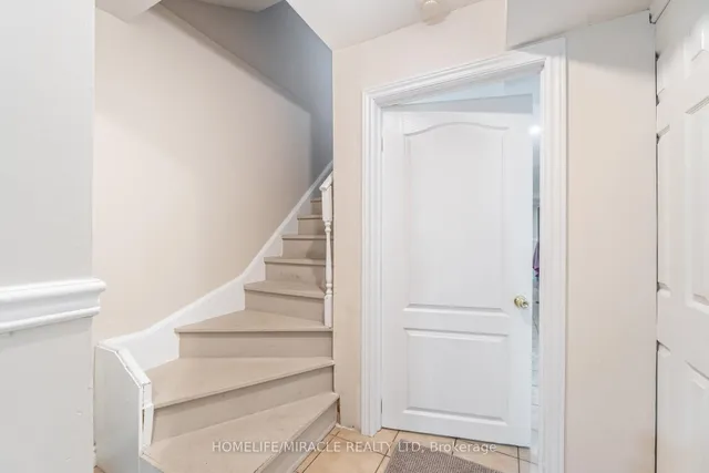 Additional image 36 of 8 Twin Pines Cres