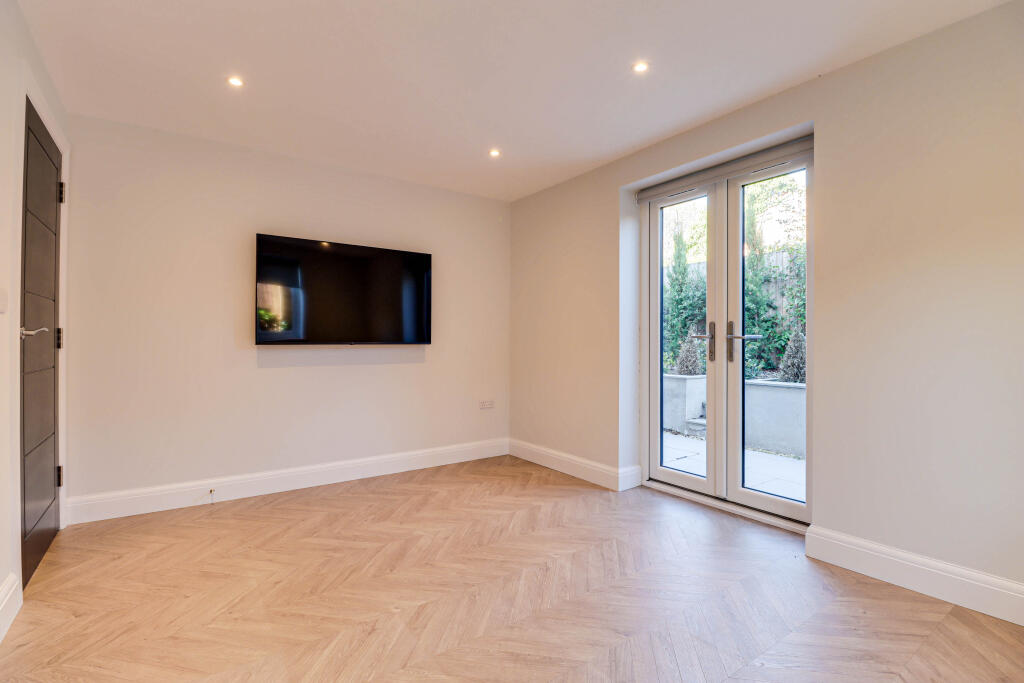 Additional image 9 of Martyr Close, St Albans, AL1