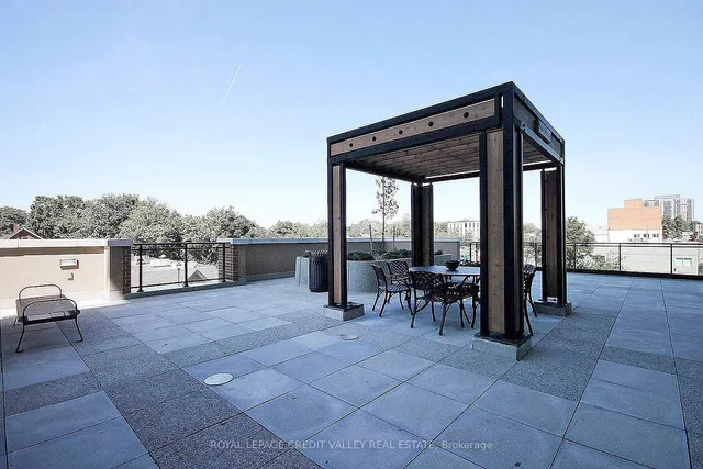 Additional image 40 of 100 John St Unit 2601