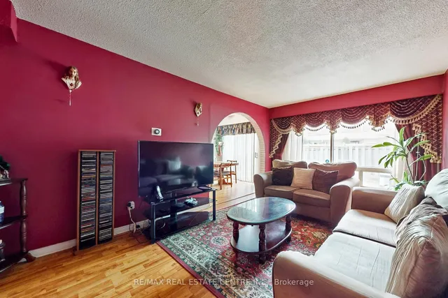 Additional image 9 of 7406 Darcel Ave Unit 34