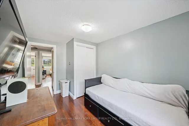 Additional image 28 of 31 Jacobs Sq