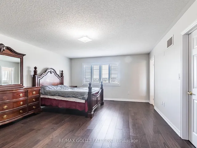 Additional image 23 of 62 Masken Circ