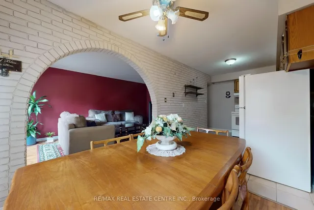 Additional image 24 of 7406 Darcel Ave Unit 34