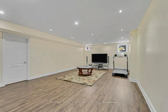 Additional image 37 of 7 NEWINGTON Cres