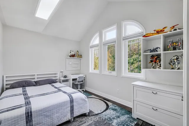 Additional image 21 of 373 Turnberry Cres