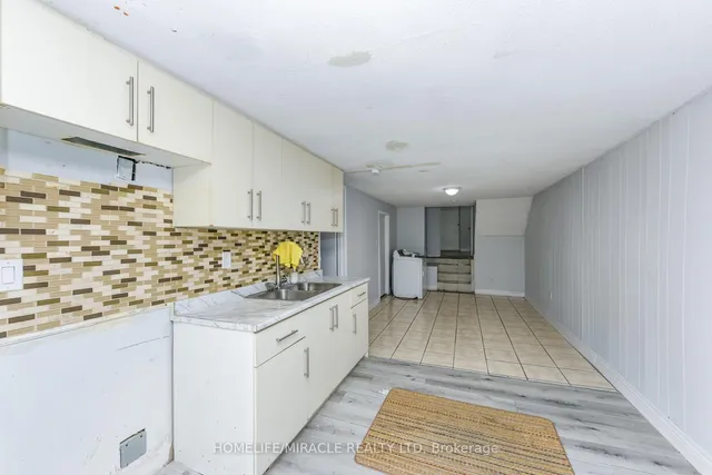 Additional image 41 of 3442 Laddie Cres