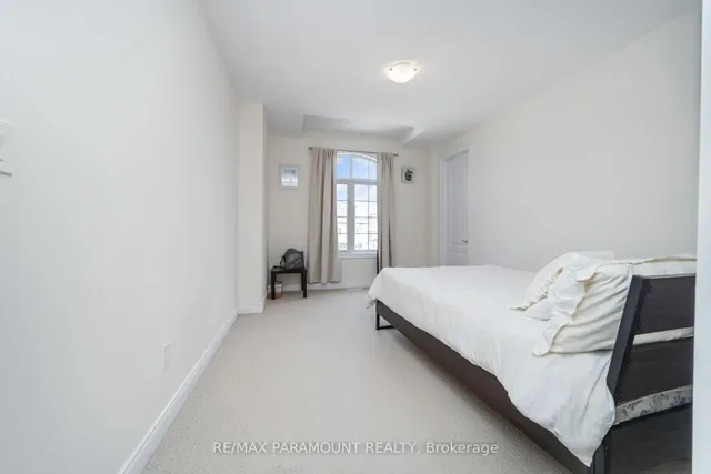 Additional image 33 of 8 Accolade Crt