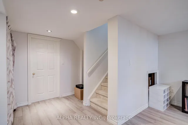 Additional image 37 of 102 Roxton Rd