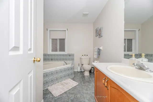 Additional image 34 of 59 Vintage Gate