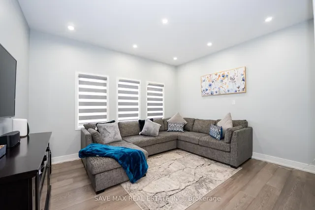 Additional image 18 of 100 Crown Victoria Dr