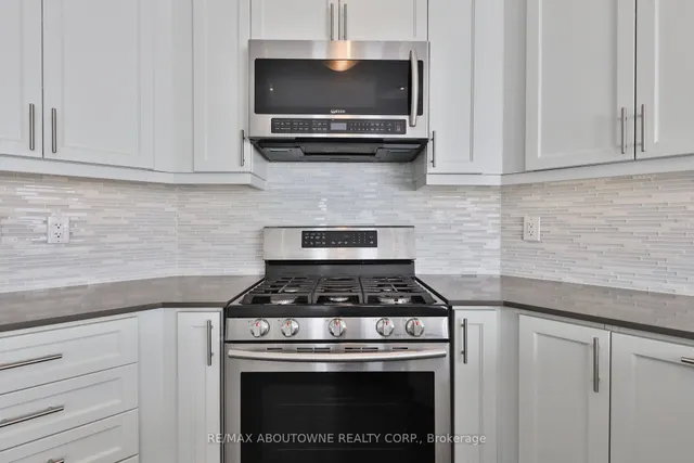 Additional image 13 of 2163 Vineland Cres