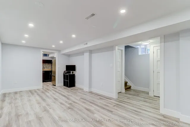 Additional image 24 of 709 Greycedar Cres