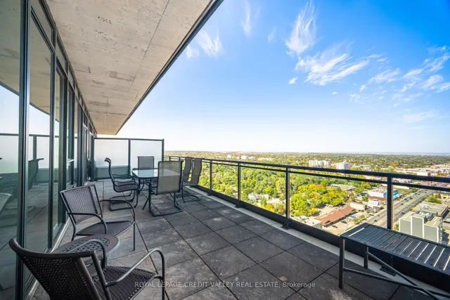 Additional image 20 of 100 John St Unit 2601