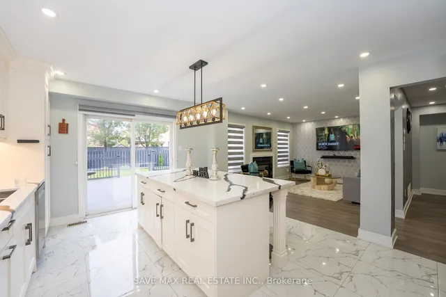 Additional image 11 of 100 Crown Victoria Dr