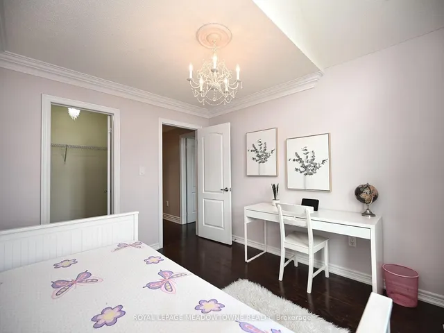 Additional image 33 of 2378 Wasaga Dr