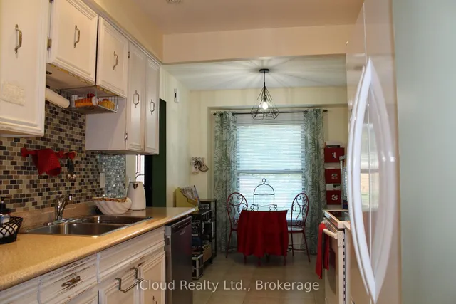 Additional image 24 of 42 Lindridge Ave