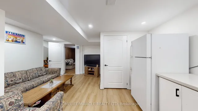 Additional image 39 of 64 Radford Dr