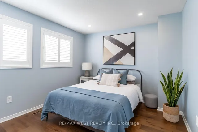 Additional image 19 of 440 BLUESKY Cres