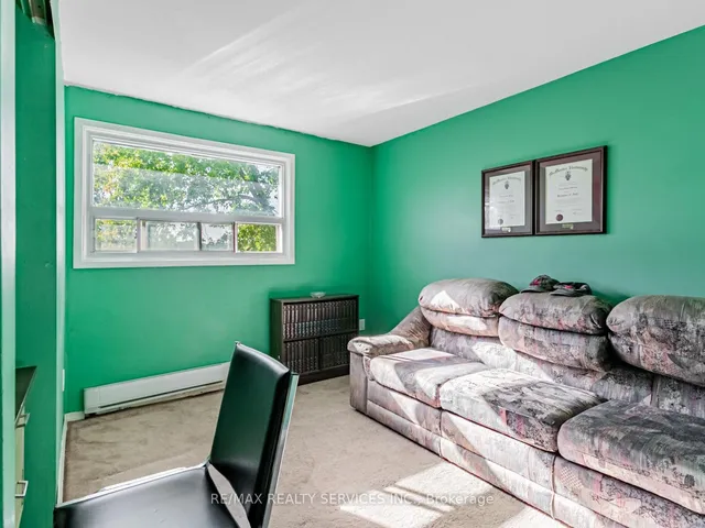 Additional image 33 of 13 Gold Pine Crt