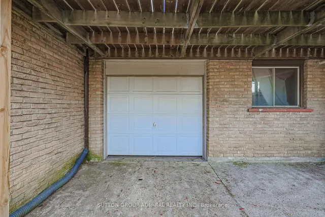 Additional image 35 of 38 Macassa Crt