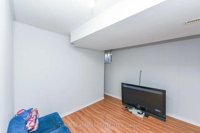Additional image 29 of 3442 Laddie Cres