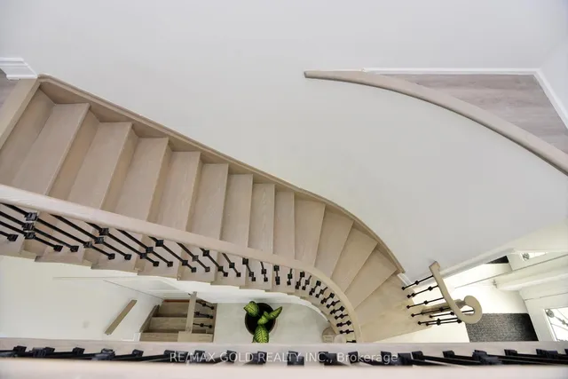 Additional image 26 of 1 Blaketon Crt