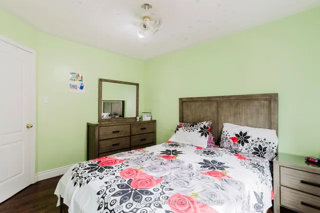 Additional image 23 of 19 OXTAIL Lane