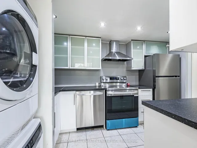 Additional image 23 of 3695 Kaneff Cres Unit 211