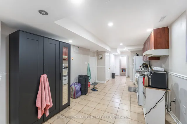 Additional image 41 of 8 Twin Pines Cres