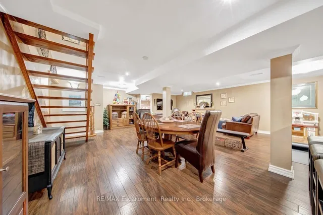 Additional image 39 of 2029 Banbury Cres