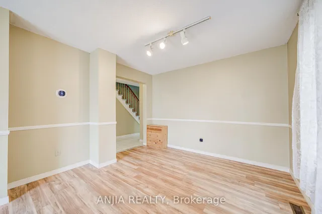 Additional image 6 of 550 Bluesky Cres