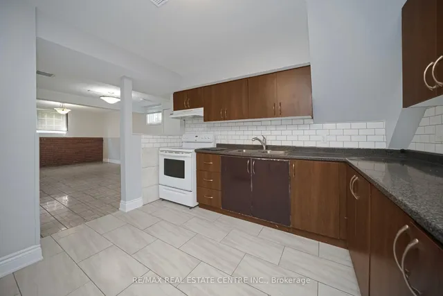 Additional image 33 of 35 Madison St