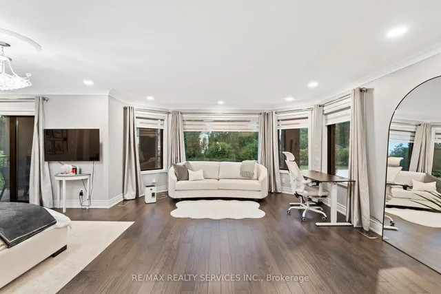 Additional image 25 of 8 Evergreen Ave