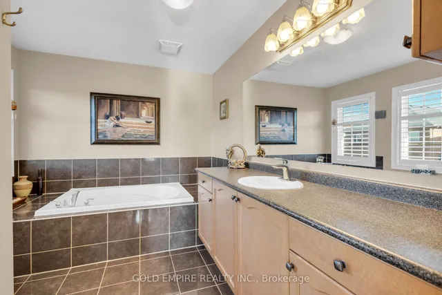 Additional image 25 of 33 Accent Circ