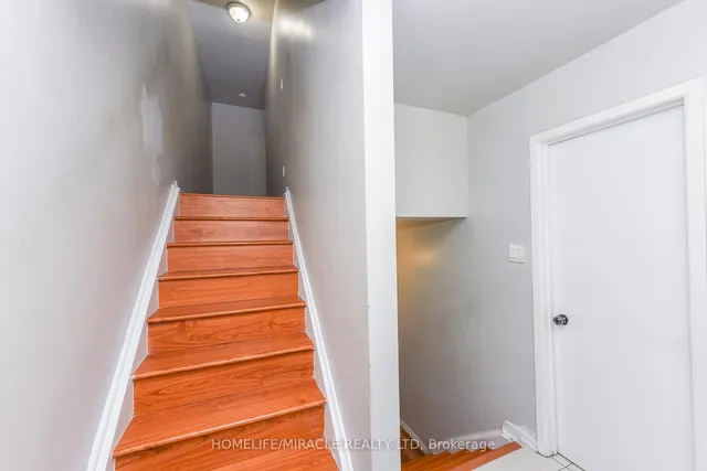 Additional image 18 of 3442 Laddie Cres