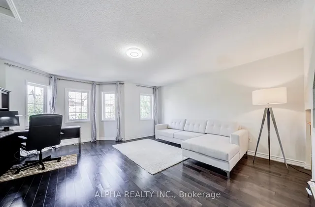 Additional image 24 of 102 Roxton Rd