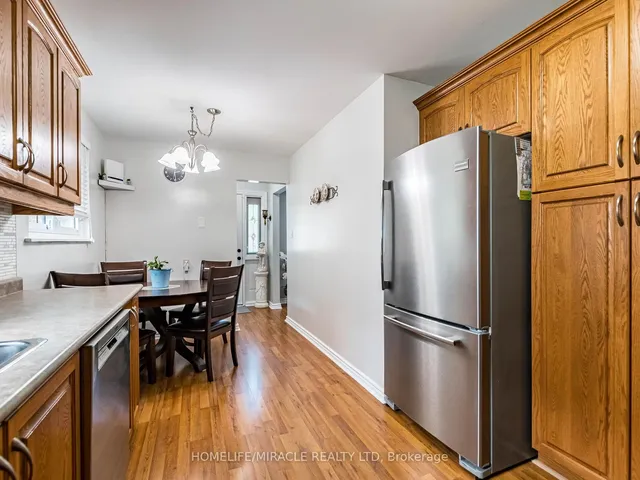 Additional image 18 of 64 Geneva Cres