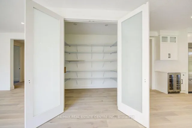 Additional image 18 of 20 Stokes Tr