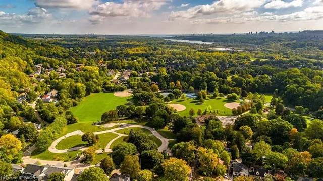 Additional image 32 of 55 Cayley St