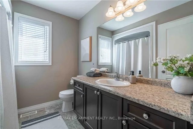 Additional image 32 of 51 Showcase Dr