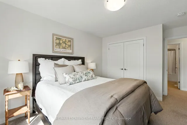 Additional image 32 of 9 Laguna Village Cres