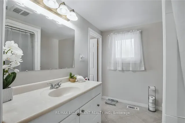 Additional image 14 of 79 Gardiner Dr