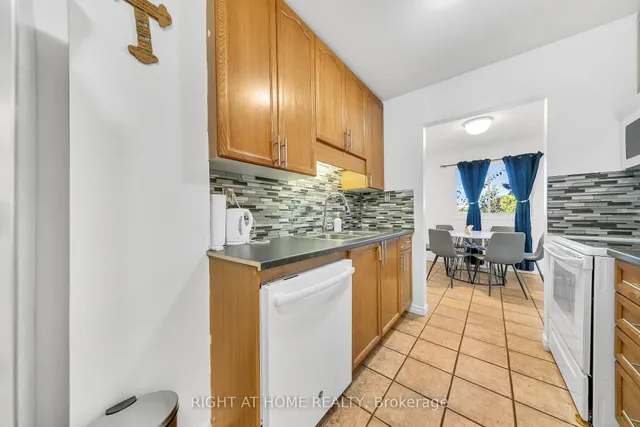 Additional image 14 of 1460 Garth St Unit 6