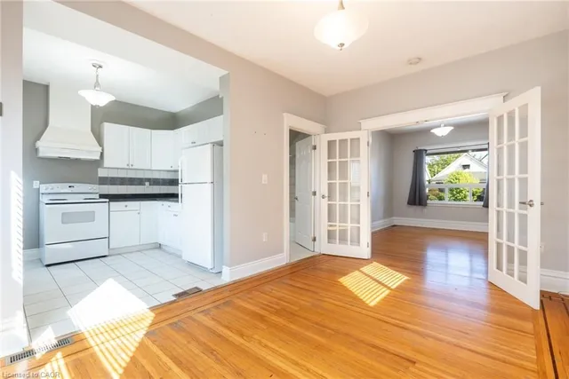 Additional image 30 of 39 Connaught Ave