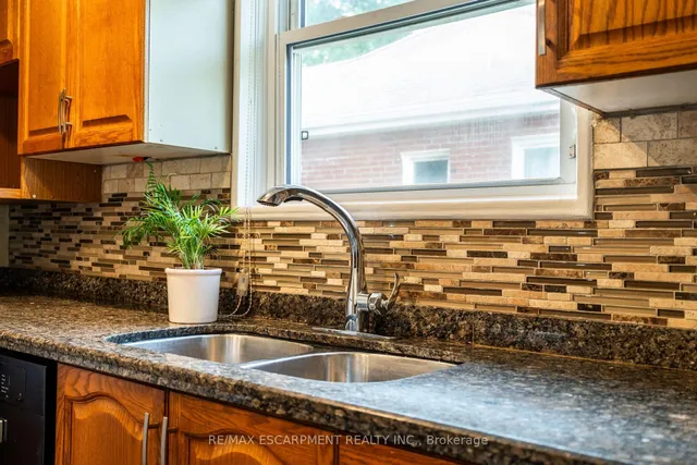 Additional image 13 of 261 East 14th St