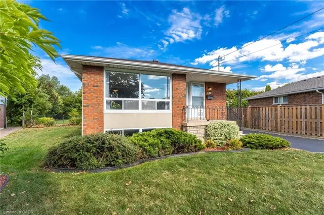 Additional image 35 of 142 Fernwood Cres