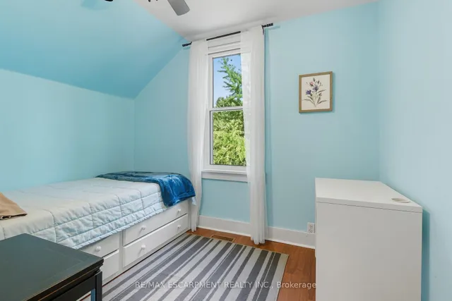 Additional image 27 of 33 Broadway Ave